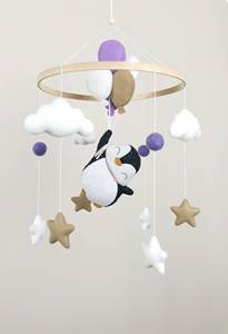 ของตกแต่งห้องเด็กอ่อนสไตล์นอร์ดิกใหม่ปี 2024 จาก Etsy ของเล่นดนตรีน่ารัก รูปดาว เพนกวิน ลูกโป่ง โมบายเด็กทำจากผ้าสักหลาด - Product Image 2