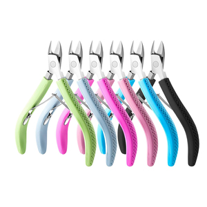 Cortacutículas de resorte simple para eliminar piel muerta, mango pintado en negro, para el cuidado de uñas de pies y manos, herramienta de cuidado de uñas, cortador y clipper. - Product Image 1