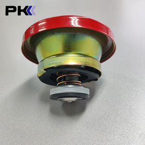 Massey Ferguson Tractor radiador tanque cubierta 1874445M94 ajuste MF 30H 40E 50E 230 231 250 255 550 590 piezas de automóviles al por mayor - Product Image 5