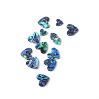 Perles d'eau salée en gros, ventes chaudes, perles naturelles d'abalone, perles de nacre en forme de cœur, lettres gravées, perles bleues du Guangdong pour la fabrication de bijoux