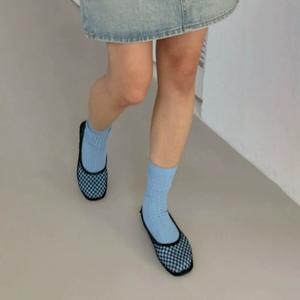 Nuevas sandalias de verano 2026 de cuero genuino estilo coreano con malla de rejilla y punta cerrada para mujer, sandalias planas sin espalda tipo slide de nicho. - Product Image 4