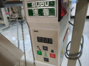 <span class=keywords><strong>Machine</strong></span> à <span class=keywords><strong>coudre</strong></span> industrielle à double aiguille à grande vitesse, point plat surjeteur à quatre fils pour vêtements de bébé RNEX4-4 - Product Image 3