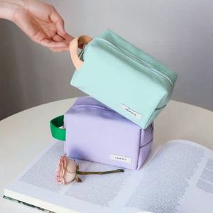 Bolsa de Aseo con Cremallera a la Moda, Color Caramelo, con Asa, Colores Contrastantes, 4/9 Pulgadas, Bolsa de Maquillaje - Product Image 4