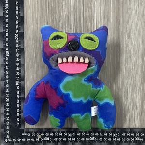 Accessoires pour figurines et jouets en peluche : Tête de monstre à dents larges et visage amusant et moche pour jeunes collectionneurs - Product Image 2