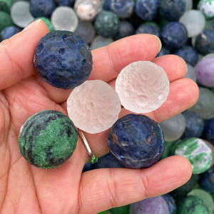 Commercio all'ingrosso intagliato a mano lune di cristallo di quarzo rosa Howlite Sodalite nero ossidiana realistico <span class=keywords><strong>pianeta</strong></span> <span class=keywords><strong>luna</strong></span> palla - Product Image 4