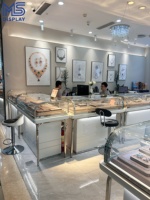 Aménagement intérieur de bijouterie, vitrine à bijoux, présentoir à bijoux, armoire de présentation de bijoux, présentoir sur mesure pour bijouterie