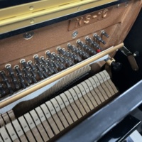 Piano Tegak KAWAI NS10 Kayu Ebony Poles Buatan Jepang, Penyetelan Handal untuk Belajar & Pertunjukan Keluarga