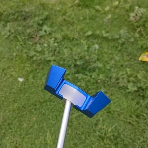 Putter de equilibrio automático para hombre de Golf para diestros <span class=keywords><strong>con</strong></span> cuerno en la espalda, Putter de <span class=keywords><strong>Toro</strong></span> Negro Grande y accesorio para bolsa de Golf - Product Image 6