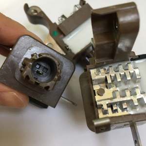 Régulateur de tension d'origine neuf <span class=keywords><strong>pour</strong></span> Toyota Camry RAV4, référence OE 126600-4380 <span class=keywords><strong>pour</strong></span> <span class=keywords><strong>alternateur</strong></span> 104210-9630 - Product Image 1