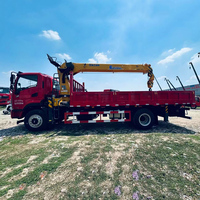 Grue montée sur camion Shacman 4*2, moteur Yuchai 240HP, flèche à 5 sections de 10 tonnes pour levage en usine minière
