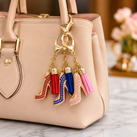 Pendentif de sac à main pour femme, style chaussure à talon haut, doré, tendance, orné de pierres brillantes, design élégant, pour usage quotidien, inspiré de la sororité Divine 9