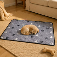 Tapis absorbant pour animaux de compagnie en polyester lavable et réutilisable, antidérapant, avec motif de patte pour chats et chiens, toutes saisons