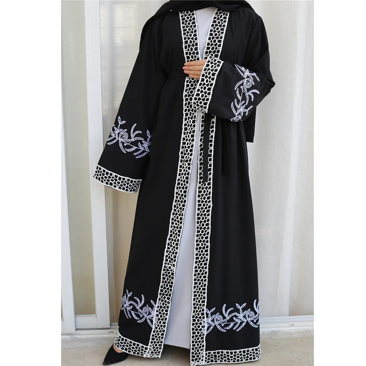 2021 Latest Design New Fashions Middle East Dubai Ethnic Region Clothing Flowers Embroidery Cardigan Long Sleeve Abaya