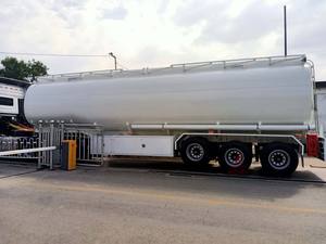 Semi-<span class=keywords><strong>remorque</strong></span> citerne en acier inoxydable 304 au fini mat - Product Image 5