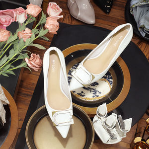 รองเท้าส้น<span class=keywords><strong>ส</strong></span>ูงแบบสว<span class=keywords><strong>ม</strong></span><span class=keywords><strong>ส</strong></span>ำหรับเจ้าสาว ทำจากผ้าซาตินคุณภาพสูง ทนทาน <span class=keywords><strong>ส</strong></span>้นเหลี่ยม พร้อ<span class=keywords><strong>ม</strong></span><span class=keywords><strong>ส</strong></span>ายรัดแบบหัวเข็มขัด เห<span class=keywords><strong>ม</strong></span>าะ<span class=keywords><strong>ส</strong></span>ำหรับทุกฤดูกาล - Product Image 6