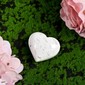 หินแกะสลักรูปหัวใจจากคริสตัลธรรมชาติขัดเงา หินอาเกตสีขาวรูปหัวใจ สำหรับเป็นของขวัญ ขายส่ง - Product Image 3