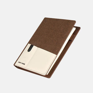 Libreta de Negocios Personalizada, Ecológica, Biodegradable, Hecha a Medida, de Cuero A5 con 6 Anillas y Portaplumas - Product Image 3