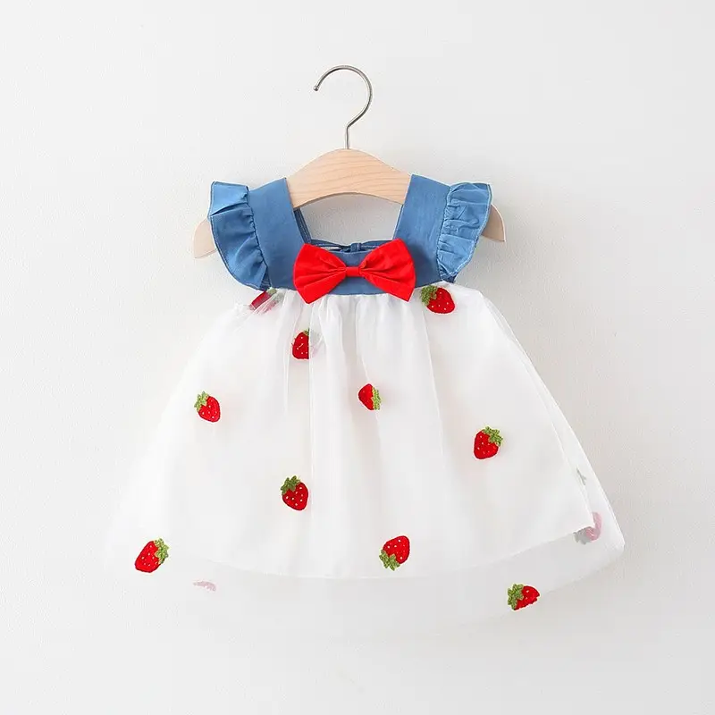 2023 गर्मियों में छोटे स्ट्रॉबेरी मेल धनुष डेनिम पोशाक लड़की कोरियन राजकुमारी गेज पोशाक