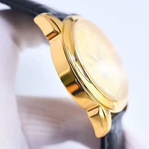 Montres pour hommes à faible MOQ, best-seller, chronographe automatique, triple calendrier, phase de lune, saphir, boîtier doré 40 mm, bracelet en cuir noir - Product Image 3