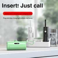 Großhandel tragbare Mini Slim 5000mAh Power Bank Notfall-Ladegerät mit 2 in 1 Kabel und Halter