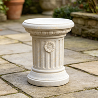 Socle de colonne cannelée romaine en résine blanc cassé texturée, fait main et peint à la main, support de plantes nautique, pilier de jardin classique