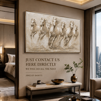 Cuadro en relieve texturizado hecho a mano con caballos a galope en color crema marfil, arte de pared para el fondo de la recepción de un hotel, personalizado