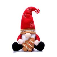 Gnome de Noël festif en peluche, Tomte assis tenant un arbre à biscuits et des flocons de neige - Décorations de cuisine nordiques pour les fêtes