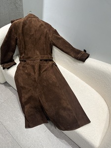 Cappotto Lungo in Pelle Scamosciata su Misura per Donna con Tasche e Cintura - Product Image 3