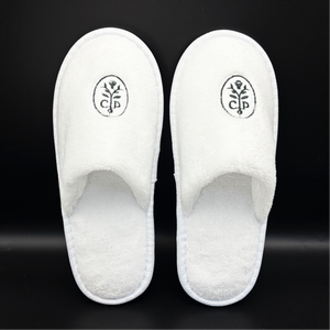 Bộ dép đi trong nhà dùng một lần bằng vải san hô mềm mại, thêu logo tùy chỉnh, dành cho khách sạn gia đình - Product Image 1