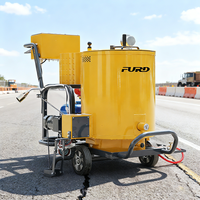 Machine de scellement des fissures routières propulsée avec une chaudière à asphalte pour la réparation des nids-de-poule