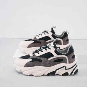 أحذية رياضية نسائية عصرية 2025 مريحة وقابلة للتنفس بنعل سميك وتصميم جديد للمشي - Product Image 4