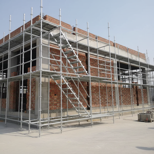 Structure d'échafaudage robuste à anneaux avec pinces en acier galvanisé pour les projets de construction de tours et de bâtiments - Product Image 1