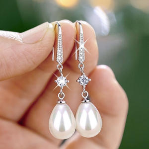 Boucles d'oreilles pendantes en or blanc Crystal Roma, perle de culture 18 carats, goutte d'eau AAA, bijoux classiques pour femmes, pour mariage - Product Image 3