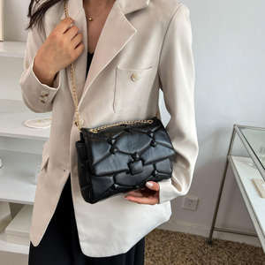 Nuevo bolso cuadrado de cadena a la moda, bolso de hombro de alta calidad para mujer, bolso cruzado informal de color sólido. - Product Image 2