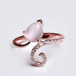 Anello da Donna Q481 con Quarzo Rosa, Forma a Goccia, Incastonatura Pavé, Gioiello di Moda per Fidanzamento - Product Image 2