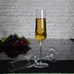 <span class=keywords><strong>Verres</strong></span> <span class=keywords><strong>à</strong></span> champagne jetables en plastique <span class=keywords><strong>Verres</strong></span> <span class=keywords><strong>à</strong></span> cocktail <span class=keywords><strong>à</strong></span> pieds hauts Fournitures de fête <span class=keywords><strong>Verres</strong></span> <span class=keywords><strong>à</strong></span> vin rouge Martini - Product Image 4