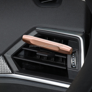 Difusor de Coche de Cuero de Lujo con Aroma Duradero y Intenso, Perfume Personalizado para Coche con <span class=keywords><strong>Flujo</strong></span> de Aire, Hecho de Aleación Premium - Product Image 3