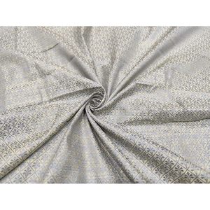 Tela Brocada Triloki con Patrón Abstracto Gris de 44 Pulgadas, Material Metálico para Manualidades, Costura, Acolchado y DIY, Seda Cruda de Poliéster de Peso Medio - Product Image 2