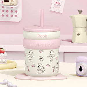 Nuovi Arrivi: Tazza in Porcellana con Cannuccia a Tema <span class=keywords><strong>Winnie</strong></span> <span class=keywords><strong>the</strong></span> <span class=keywords><strong>Pooh</strong></span> per Bambini, Capacità 450ml, Confezione Regalo - Product Image 4