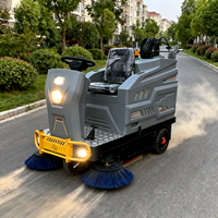 Balayeuse électrique industrielle Mech X6 Triple-Sweep, configuration standard, pour entrepôts et nettoyage des surfaces routières