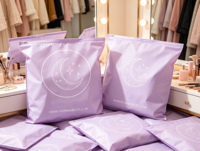 Sacs d'emballage refermables pour vêtements, écologiques, en plastique recyclé issu de l'océan, sacs à fermeture éclair givrés pour l'emballage de t-shirts