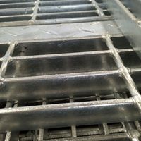 Grille industrielle en alliage d'aluminium galvanisé sur mesure, résistante à l'eau et à la corrosion, pour sols d'installations chimiques