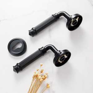 Poignée de porte moderne en alliage de zinc à <span class=keywords><strong>prix</strong></span> <span class=keywords><strong>d</strong></span>'usine, noire, avec serrure silencieuse et clés, pour chambre, salle de bain, maison, bureau, hôtel, villa - Product Image 5