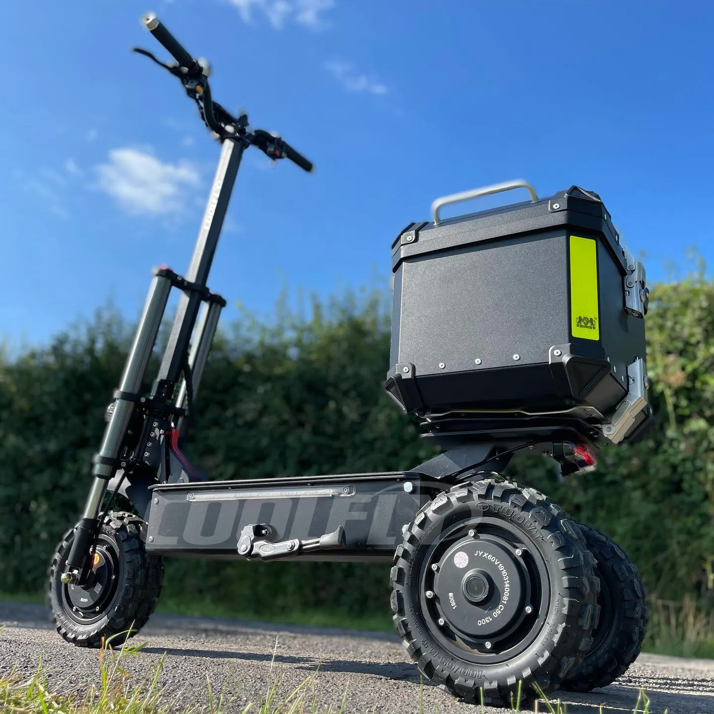 Büyük tekerlekli elektrikli scooter 3 tekerlekli yetişkin 60v 31ah 3600w 5400w elektrikli scooter