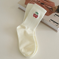 Chaussettes classiques avec broderie de cerise, nouveauté de conception Oem, Chaussettes unisexes en coton personnalisées avec Logo