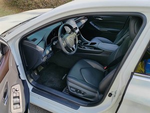 Toyota Avalon Usata 2023 di Lusso, 2.0L CVT Benzina, Berlina Usata - Product Image 4