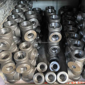 Raccords forgés en acier A105 DN25 classe 3000 de 2 pouces, filetage NPT, TEE, peinture résistante à la corrosion - Product Image 2