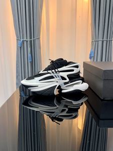 Nouvelles chaussures de marche décontractées haut de gamme 2026 avec semelle au design spatiale pour tenue de voyage en extérieur - Product Image 4
