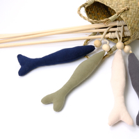 Tongkat pancing lempar kucing 150G kustom mainan tongkat pancing hewan peliharaan berkelanjutan kayu plastik alami 2 buah warna kustom ramah lingkungan