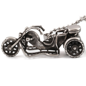 Collar con Colgante de Motocicleta de Acero Inoxidable, Cadena de 60 cm, Regalo de Moda para Uso Diario, Diseño Geométrico, Estilo Asimétrico - Product Image 1